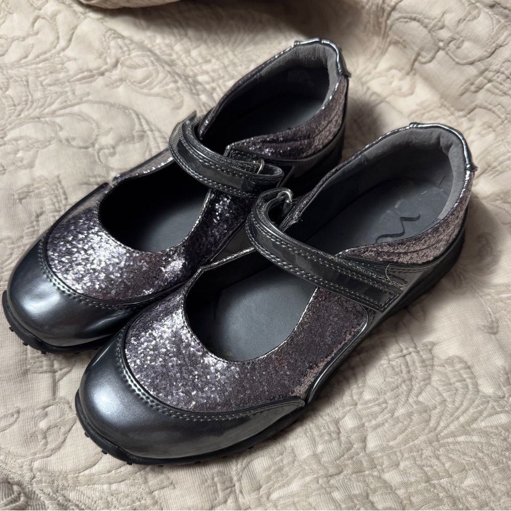 Nina youth girls Ked-like shoes size 5